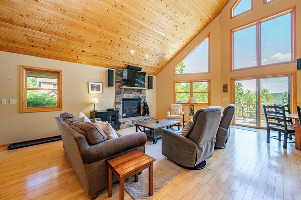 Smart TV, fireplace, stereo