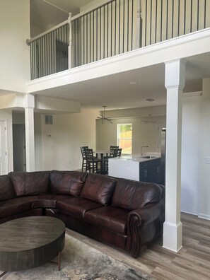 Living area - The Nest @ Belvedere Park (Decatur)