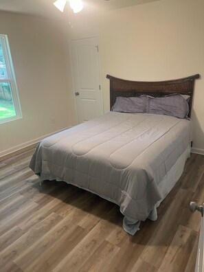 5 bedrooms, WiFi, bed sheets