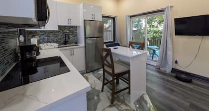 The Grassy Oasis - Garden Suite | King Bed | Detached | Self contained