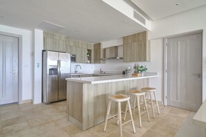 Microwave, oven, stovetop, dishwasher - New! Beautiful Modern Condo at Cap Cana, Punta Cana (Cap Cana)