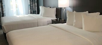 The Grove Inn And Suites