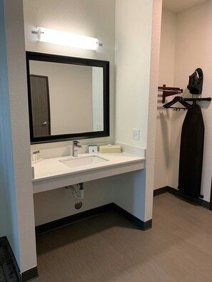 Standard Double Room Single Use, Non Smoking | Bathroom | Hair dryer, towels - The Grove Inn And Suites (Eagle Grove)