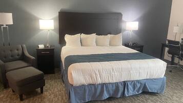 Deluxe Single Room | Peralatan tempat tidur premium, meja, ruang kerja komputer riba