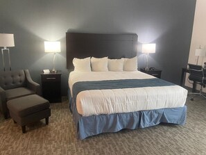 Deluxe Single Room | Premium bedding, desk, laptop workspace, blackout drapes - The Grove Inn And Suites (Eagle Grove)