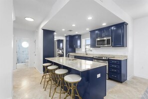 Townhome, Multiple Beds (Portside Villas unit 6) | Private kitchen | Toaster, paper towels