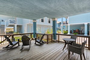 Byhus - flere senge (Portside Villas unit 6) | Udendørs spisemuligheder