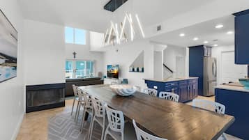 House, Multiple Beds (Portside Villas unit 6) | Dining