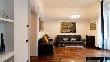 Apartemen | Area keluarga | TV