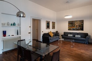 Apartment | Ruang tamu | TV 