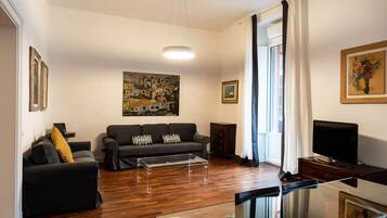 Apartemen | Area keluarga | TV