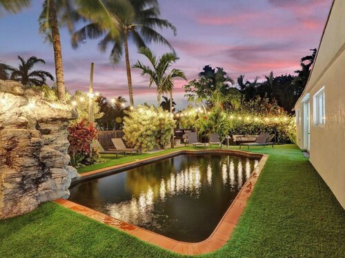 Private Pool 3BR With Lakefront View