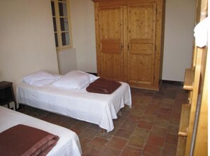 2 Schlafzimmer, Reisekinderbett, WLAN, Bettwäsche