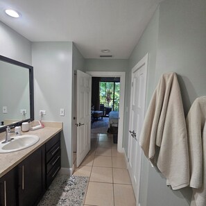 Shower, hair dryer, bidet, towels - Spacious Pacifico condo-large balcony.  Access to pool, jacuzzi with bar/grill (Guanacaste Province)