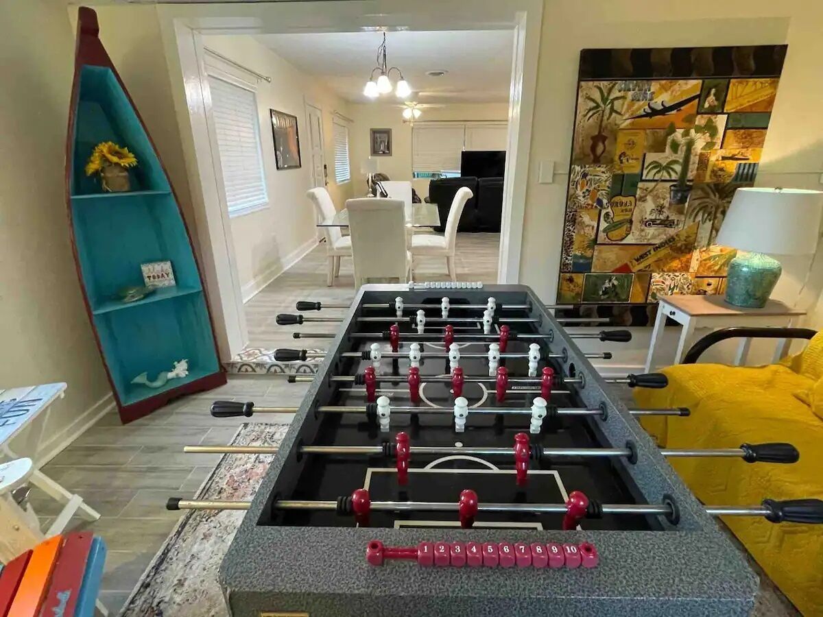 Great location, close to all! All you need is your toothbrush! Pet friendly. 