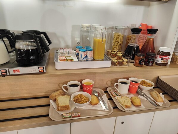 Petit déjeuner préparé sur commande (5.25 EUR par personne)