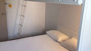 Chambre Triple Classique | Bureau, espace de travail pour ordinateur portable, Wi-Fi gratuit