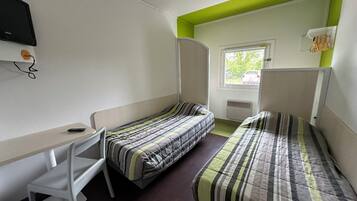 Comfort Twin Room | Laptop workspace, free WiFi