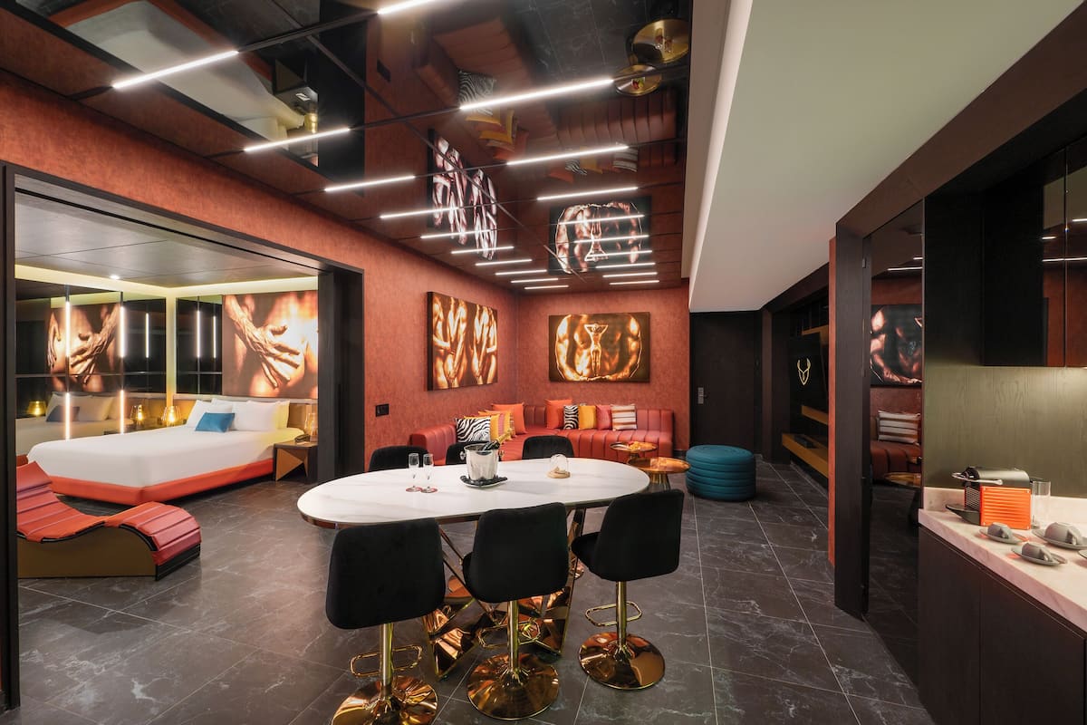 Diamond Ocean View Jacuzzi Suite | 1 bedroom, premium bedding, free minibar, individually decorated