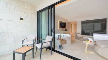1 bedroom, premium bedding, free minibar, individually decorated