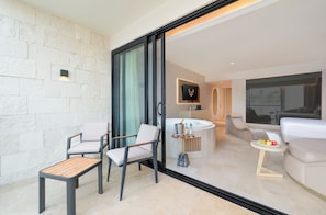 1 quarto, roupas de cama premium, frigobar (abastecido com itens grátis)