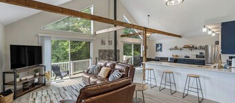 Remodeled Mountain Cabin Over looking Lake Chatuge.