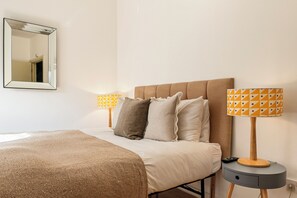 1 bedroom, iron/ironing board, bed sheets - That Urban Unique Place in Shoreditch (London)