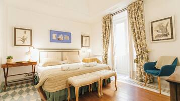 Deluxe Apartment, 3 Bedrooms, Non Smoking | Soundproofing, iron/ironing board, free WiFi