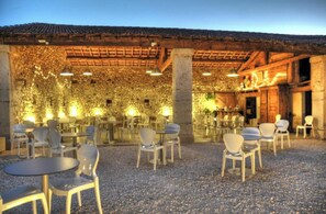 Outdoor dining - GÎTES LA GLYCINE (Vallon-Pont-d'Arc)