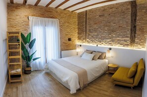 4 bedrooms, iron/ironing board, WiFi, bed sheets - Zarcillo House (Logroño)