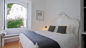 Leilighet – comfort, 2 soverom, hageutsikt, 1. etasje | Safe på rommet, strykejern/-brett og wi-fi (inkludert)