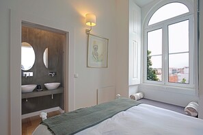 Căn hộ Deluxe, hiên, quang cảnh thành phố | Két bảo mật tại phòng, trang trí khác biệt 