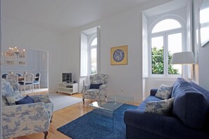 Deluxe Apartment, Terrace, City View | Living area | Flat-screen TV - Portas do Castelo Apartments (Lisbon)