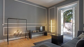 Leilighet – comfort, 2 soverom, hageutsikt, 1. etasje | Oppholdsområde | Flatskjerm-TV