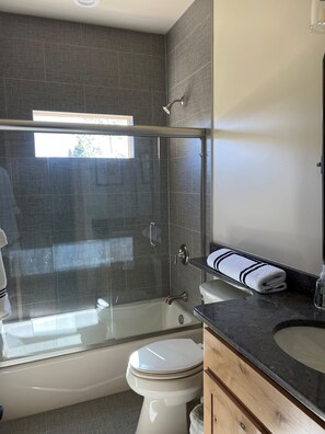Shower, hair dryer, towels, soap - Bristol Mountain Cabin (Creede)