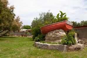 Property grounds - Hotel Montana by Bossh (Roses)