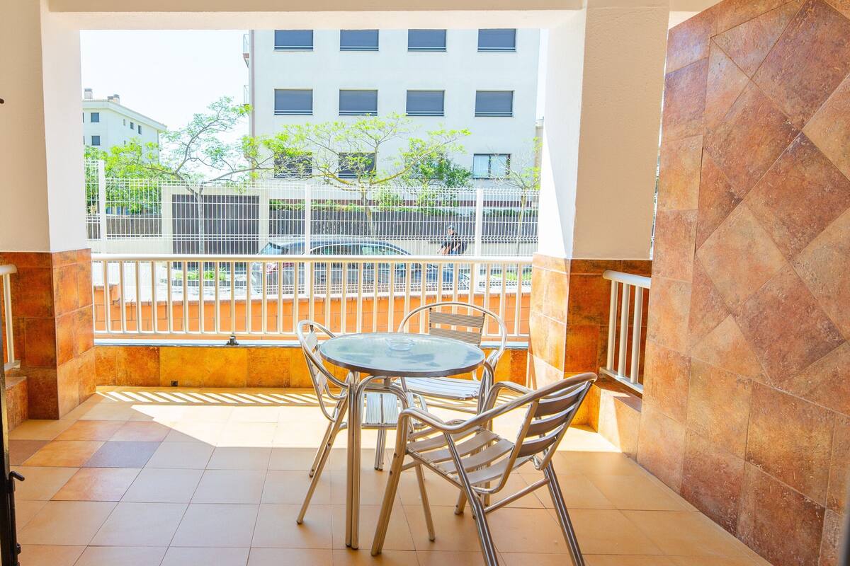Triple With Terrace and Air Conditioning | Desk, WiFi (free), bed sheets