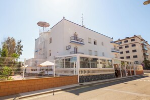 Front of property - Hotel Montana by Bossh (Roses)