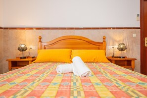 Double Comfort | Desk, free WiFi, bed sheets - Hotel Montana by Bossh (Roses)