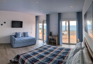 2 quartos, escrivaninha, ferros/tábuas de passar roupa