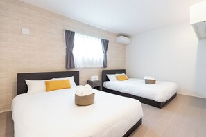 [Max 16 Guests] 4LDK (110m2) / 8 Beds / Private Pool / BBQ / Parking for 2 / Onna 13B