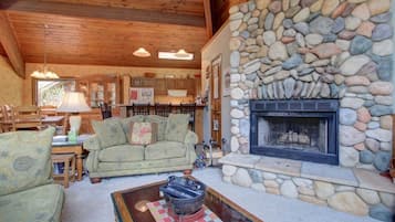 Smart TV, fireplace, stereo