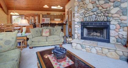 Alaskan Cabin Escape w a Hot Tub