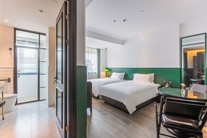 Superior kamer, uitzicht op de stad | Luxe beddengoed, donsdekens, bedden met traagschuimmatrassen