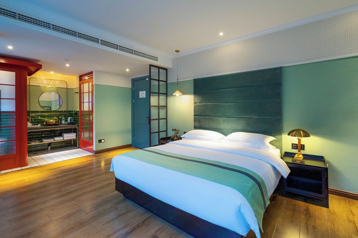 Habitación empresarial, vista a la ciudad | 1 habitación, ropa de cama de alta calidad y edredón