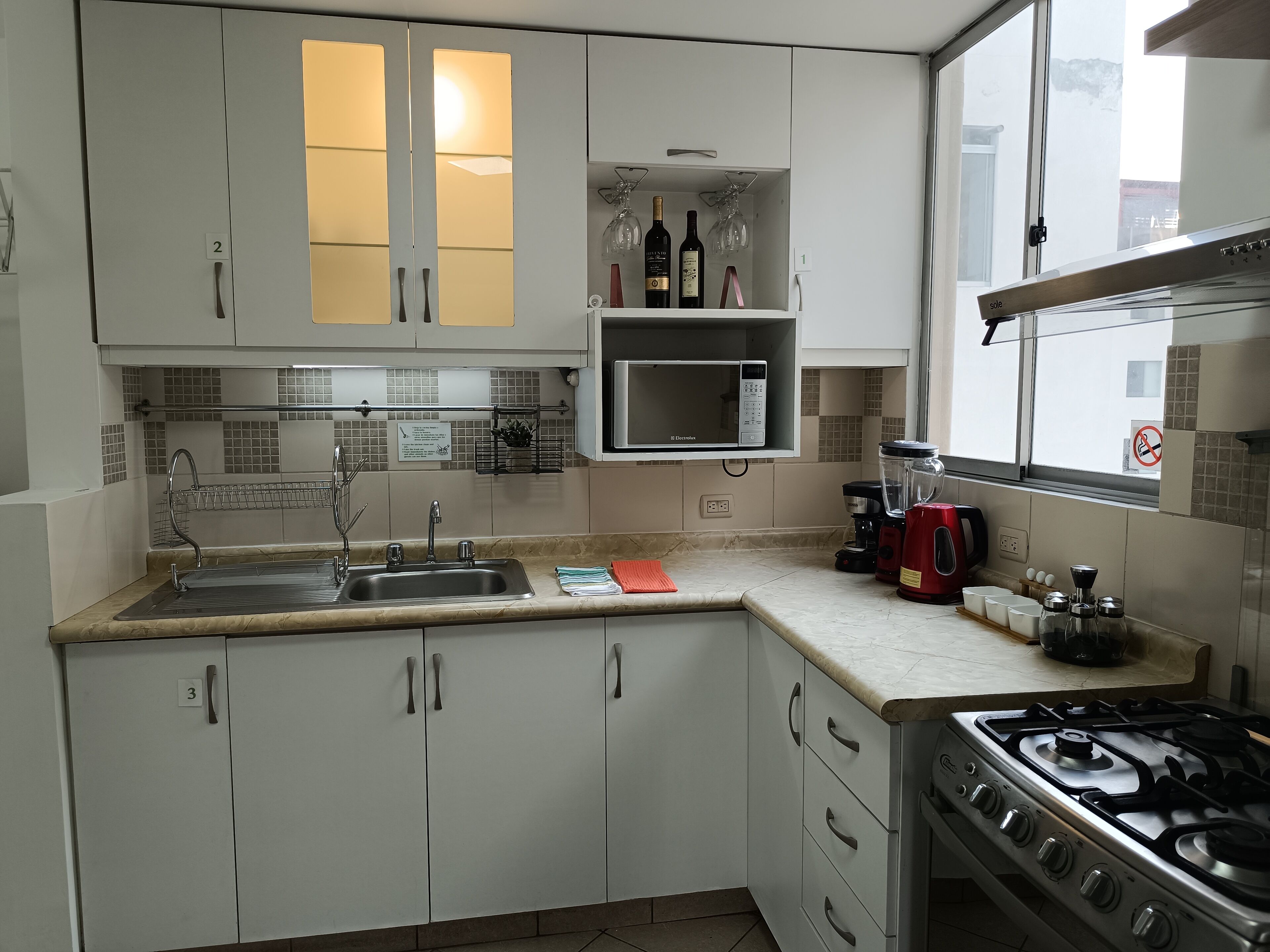 Microwave, oven, dishwasher, coffee/tea maker