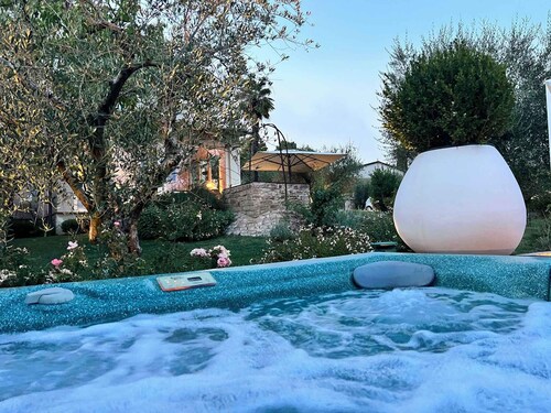 Holiday home with pool, whirlpool and solarium