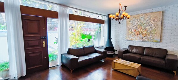 Smart-TV, Kamin, Videospiele