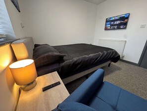Standard Double Room, 1 Double Bed with Sofa bed | Soundproofing, free WiFi - Gate Lodge - Private En-suite rooms (King's Lynn)