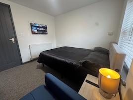 Doppia Standard, 1 letto matrimoniale con divano letto | Insonorizzazione, Wi-Fi gratuito